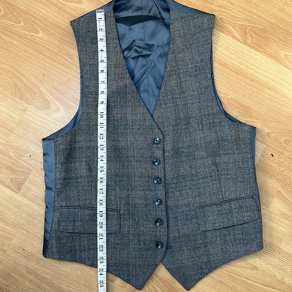 Vest - Picture 4 of 5
